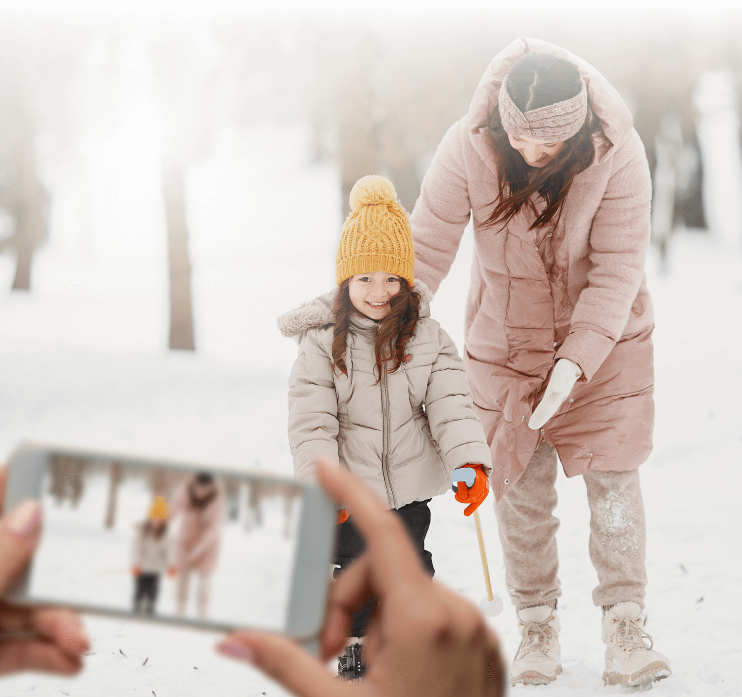 De hele familie bedient  <br> de klok vanuit <br> de app